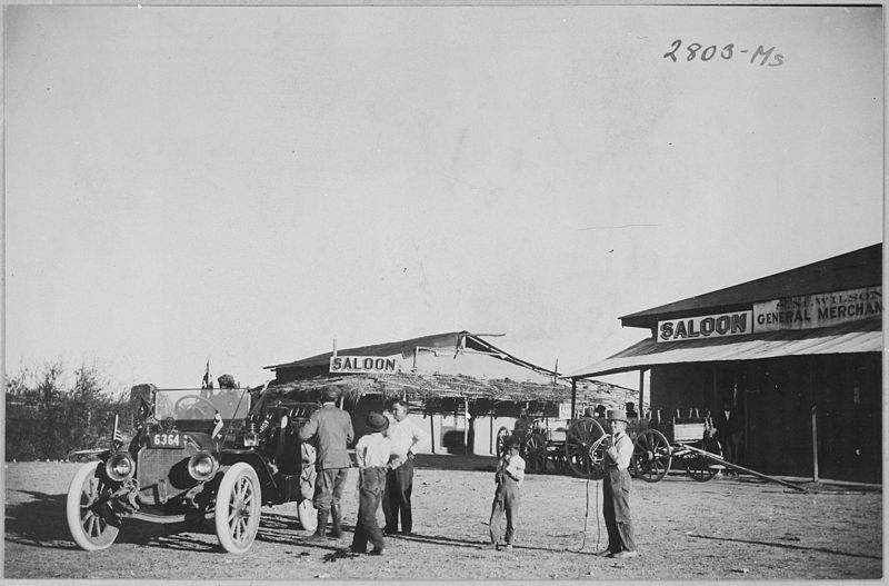 File:Townspeople of Ehrenburg, Ariz. Terr., greet a stranger in an automobile on his pioneer cross country tour. Saloon in ba - NARA - 513354.jpg