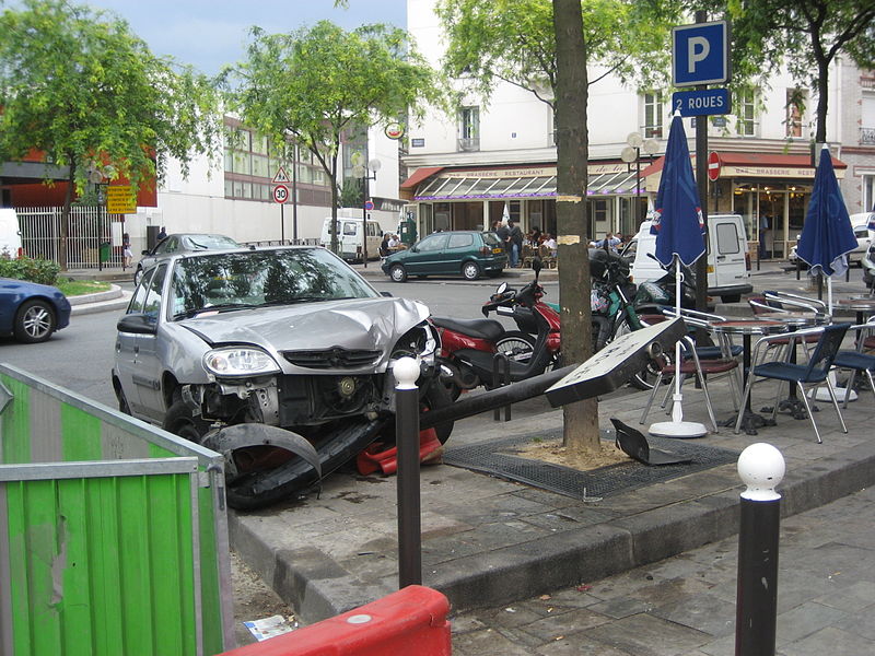 File:Transport accident, Rue des Roses, Paris, France.jpg