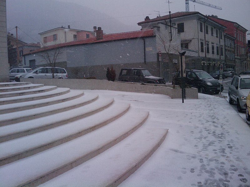 File:Trieste, neve 11.03.10 - panoramio (1).jpg