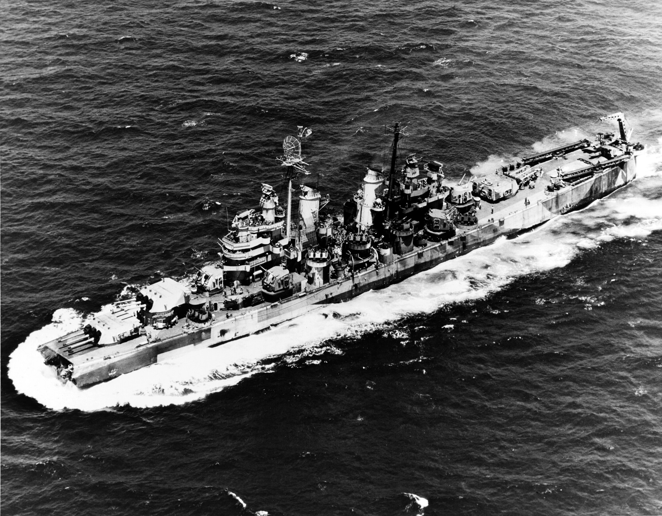 https://upload.wikimedia.org/wikipedia/commons/thumb/b/b0/USS_Pittsburgh_%28CA-72%29_underway_after_she_lost_her_bow_in_June_1945_%2880-G-325746%29.jpg/2560px-USS_Pittsburgh_%28CA-72%29_underway_after_she_lost_her_bow_in_June_1945_%2880-G-325746%29.jpg