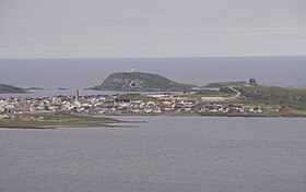 Panorama Vardøya widziana z kontynentu europejskiego.