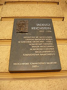 Plaque commemorating Tadeusz Reichstein in the city center