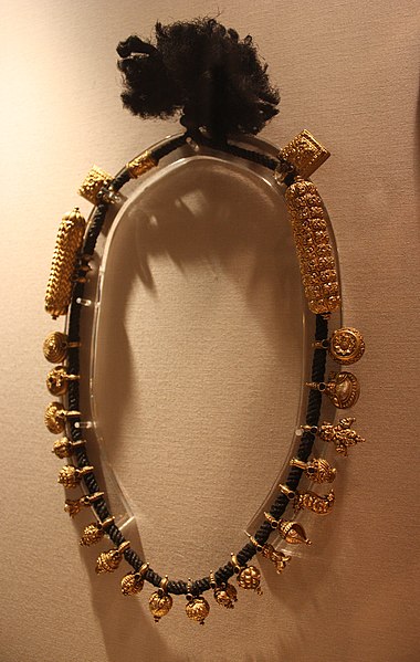 File:WLA vanda marriage necklace.jpg