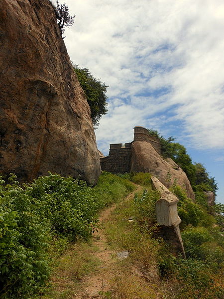 File:Wall of Tip Sultan Fort, Rayakottai, Tamilnadu, India.JPG