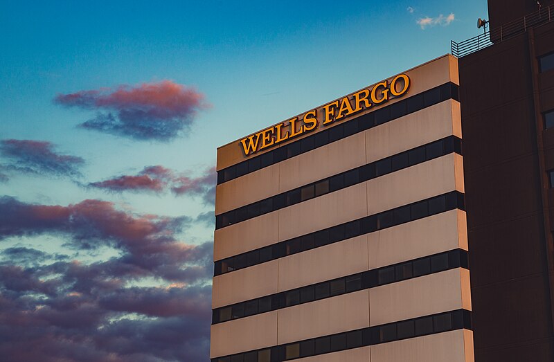 File:Wells Fargo Corporate Office Building - Metropoint 300, Saint Louis Park, Minnesota (34291427730).jpg