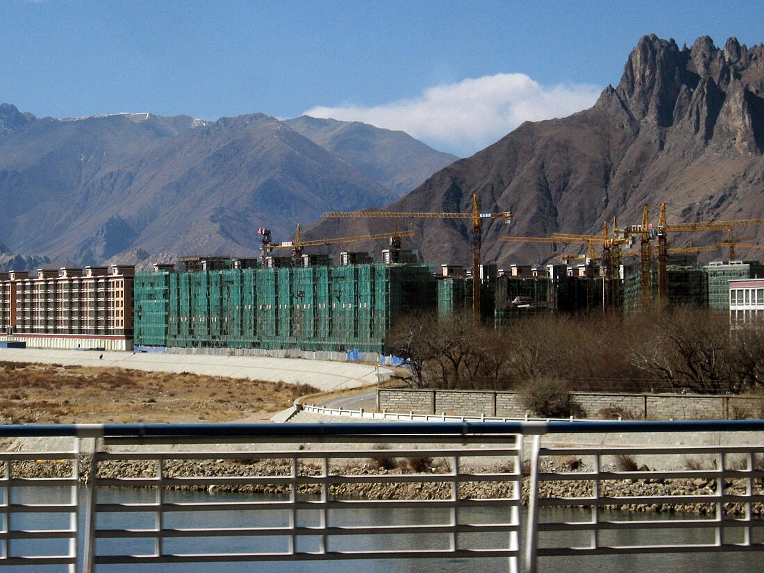 Doilungdêqên, Lhasa