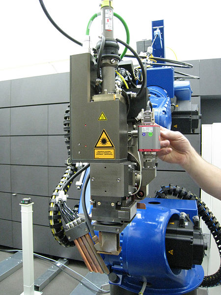 File:YAG-laser op robot.jpg