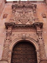 A Colonial side portal
