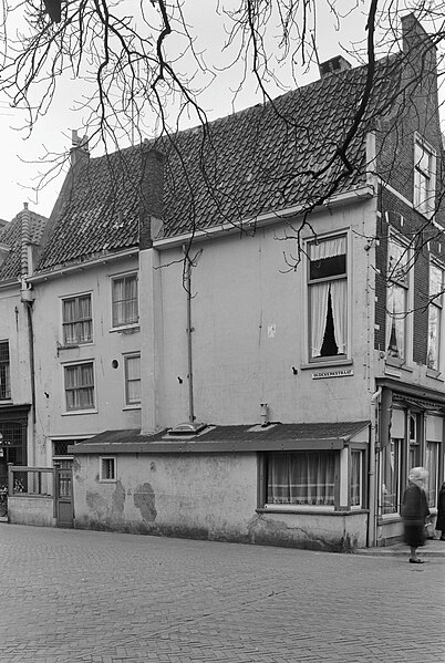 File:Zijgevel Oude Kerkstraat - Delft - 20053051 - RCE.jpg