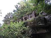 Мангуп, балка Табана-Дере. Комплекс вирубних гробниць біля головної брами столиці князівства Теодоро.jpg