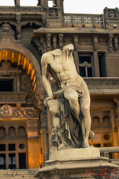 File:تمثال داخل قصر البارون.jpg