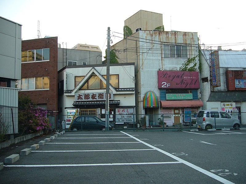 File:駐車場 (神奈川県相模原市中央区相模原) - panoramio.jpg