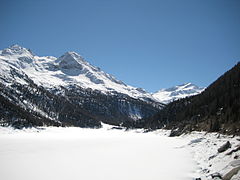 Vue du massif de l'Ortles, avec au premier plan le lac de Gioveretto.