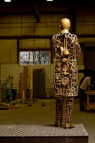 Foundry view of bronze Henry Ford for National Harbor, Maryland. Photo (c) Elliot Schwartz for StudioEIS 17 x 22 for Wikip.jpg