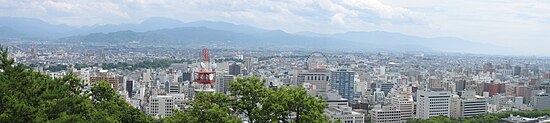 Vue panoramique de la ville depuis le château de Matsuyama.