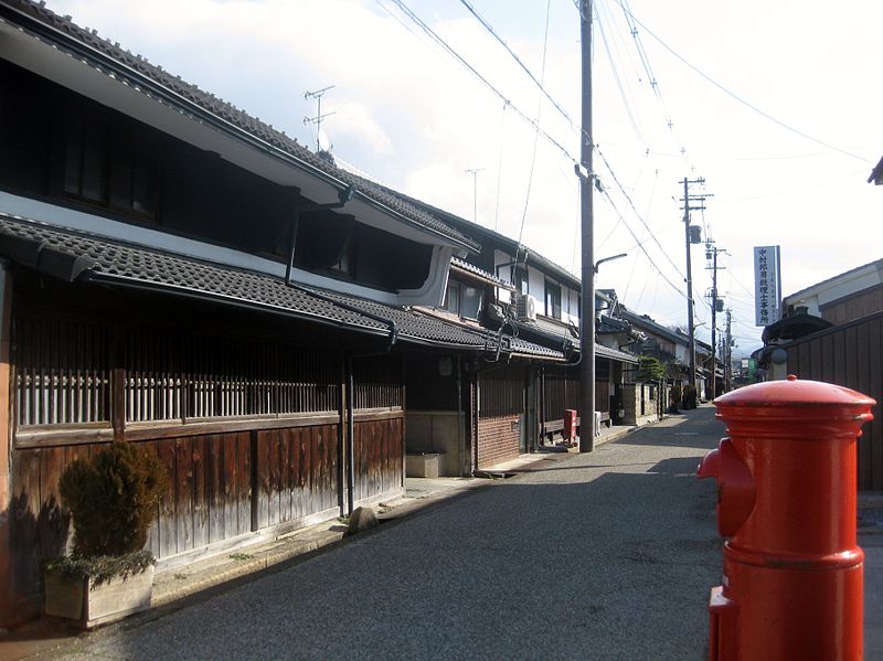 File:20120111 Shiromachi, Hikone.JPG