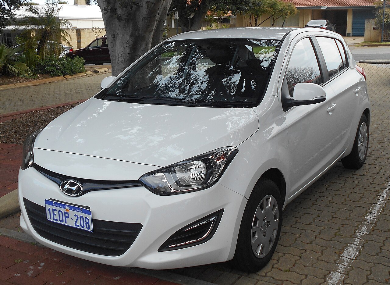 File2014 Hyundai i20 (PB MY15) Active 5door hatchback