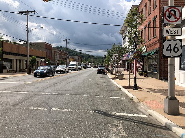 View west along US 46 at Grand Avenue in Hackettstown