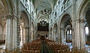 La nef, avec l'orgue et les collatéraux ajoutés au XIXe siècle.