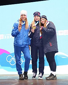 2020-01-11 2020 yilgi Qishki Olimpiya o'yinlarida biatlon - Ayollar uchun individual - medalni topshirish marosimi (Martin Rulsch) 40.jpg