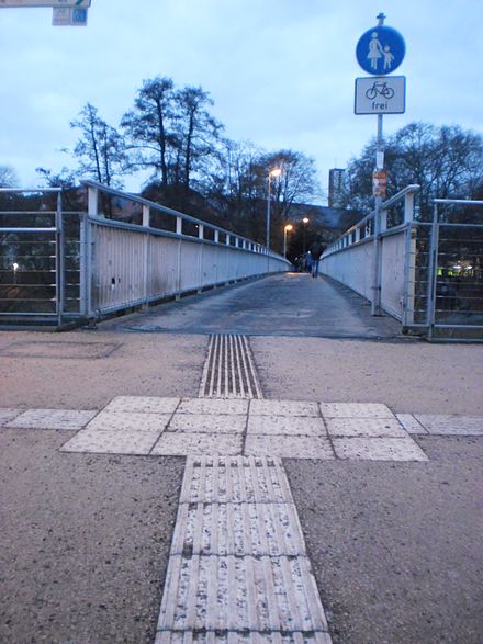 Crossing with tactile paving