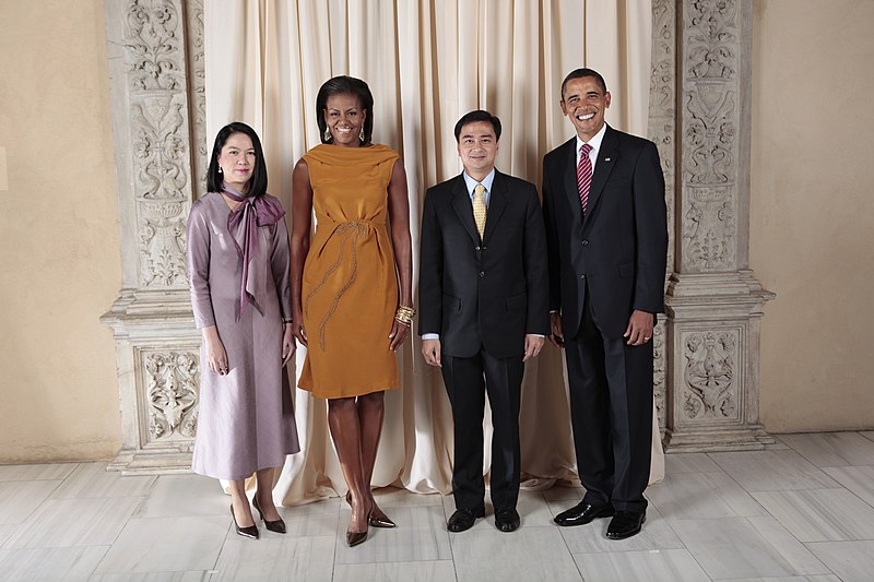 File:Abhisit Vejjajiva with Obamas.jpg