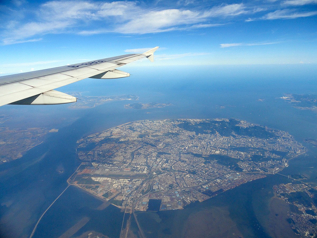 L'île de Xiamen (en) vue d'avion où se concentrent presque 2 millions d'habitants.