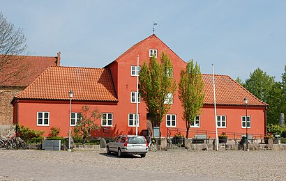 Vägbeskrivningar till Åhus museum med kollektivtrafik