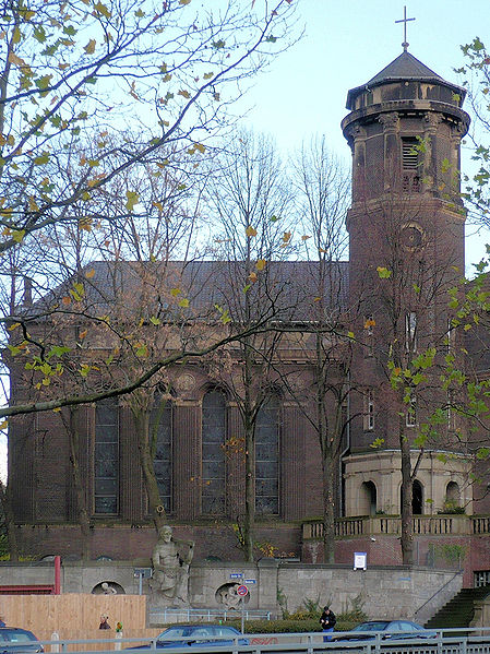 File:Altkath. Kirche Essen.jpg