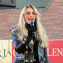 Ana Stanic rue à coeur ouvert.jpg