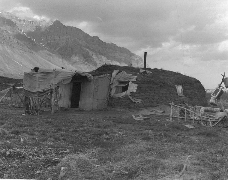 File:Anaktuvuk house 1957.jpg