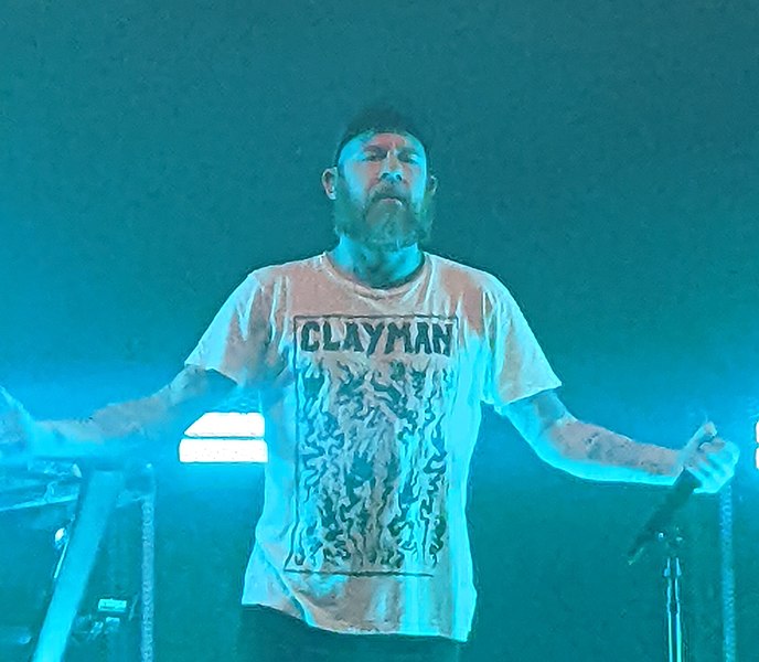 File:Anders Fridén t-shirt Clayman en concert au Transbordeur (nov 2022).jpg