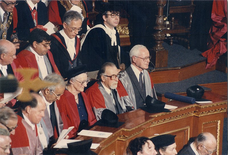 File:Andronikos 1986 Oxford.jpg