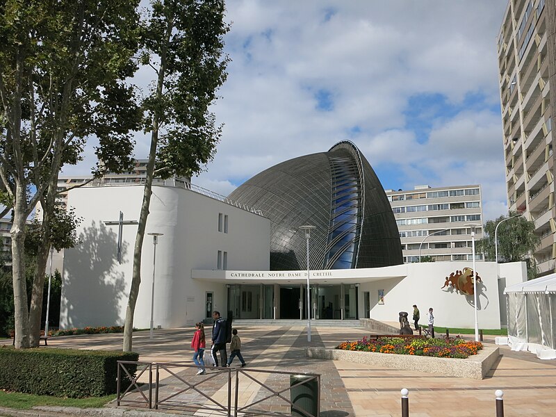 File:Außenansicht der Kathedrale in Créteil.jpg