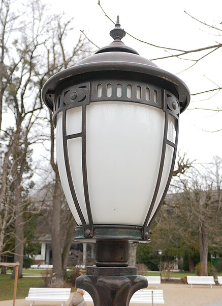 File:BadReichenhall-Kurgarten-lamp posts-02.jpg