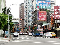 Bade Road Section 4, Taipei 20140523.jpg