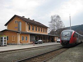 バートザンクトオンハルト駅で待機する5022形気動車（2012年）