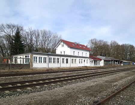 Bahnhof Epfenhausen Empfangsgebäude 2014