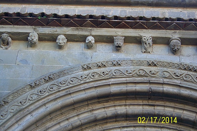 File:Basilique fronton.JPG