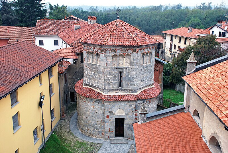 File:Battistero di San Giovanni Battista (Agrate Conturbia) dal campanile.jpg