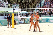 Deutsch: Beachvolleyball bei den Olympischen Jugendspielen 2018; Tag 9, 15. Oktober 2018; Mädchen, Viertelfinale: USA-Spanien 2–1 (21–19/17–21/15–9) English: Beach volleyball at the 2018 Summer Youth Olympics at 15 October 2018 – Girls Quarterfinals: USA-Spain 2–1 (21–19/17–21/15–9)