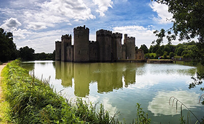 File:Beautiful Bodiam Castle.jpg