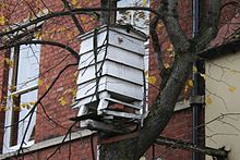 The pub sign of The Beehive, at 10 Castlegate Beehivepubsign.jpg