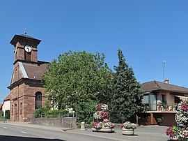 Kostel Sainte-Suzanne, při pohledu ze silnice v Bessoncourt