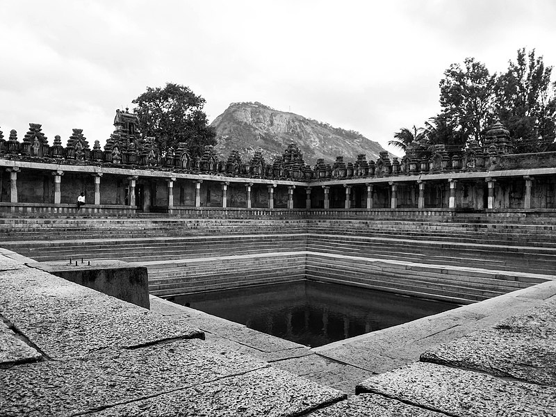 File:Bhoganandishwara temple, Nandi hills 165.jpg