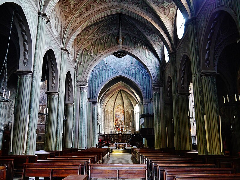 File:Biella Cattedrale di Santo Stefano Interno Navate Est 2.jpg