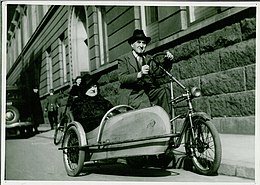 Bike_with_a_side_car_%28Between_1940_and_1945%29_%289268327598%29.jpg