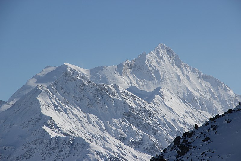 File:Bishorn and Weisshorn (16456913276).jpg