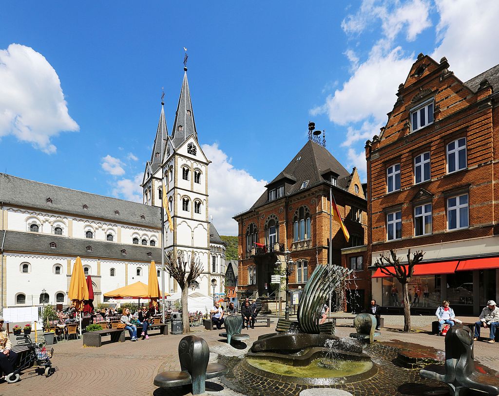 Boppard Markt, Brunnen, Rathaus und St. Severus