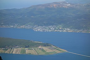 Borkenes und die Insel Kveøya im Vordergrund